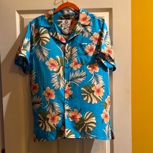 One Resolution Clothing : men Blue Floral Casual short sleeve button down.Size s